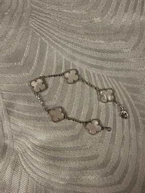 VCA Mother of Pearl Clover Link Bracelet - White and Silver